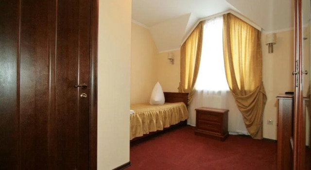 Hotel Kalyna, Book Hotel Hoteller i Kremenets med parkering, Parkering