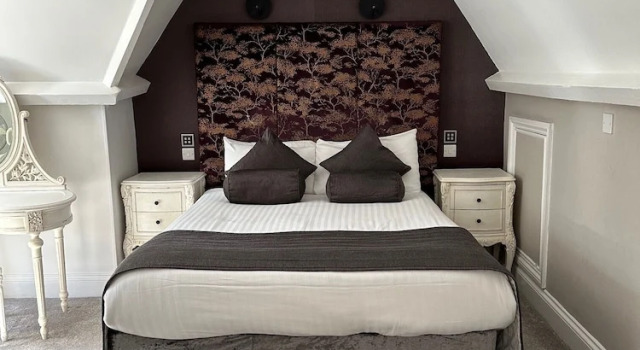Номер Executive Langtry Manor Hotel