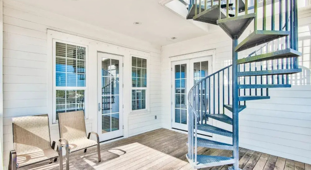 Driftwood Vista - 1/2 Block to Beach ~ Private Elevator, Varaa Hotelli Hotellit Emerald Coast uima-altaalla, Uima-allas