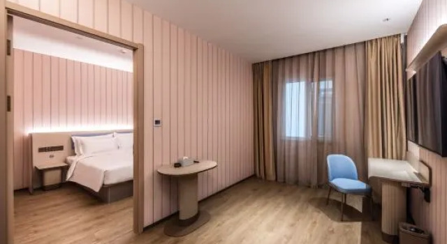 Люкс Deluxe HanTing Hotel (Tianjin Dagang Oilfield Sanhaoyuan Pedestrian Street)