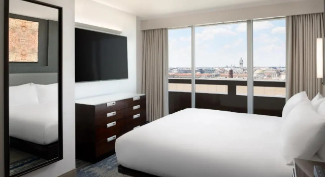Двухместный номер Deluxe с видом на город Hilton Washington DC National Mall The Wharf