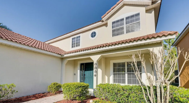 8 Mi to Disney: Family Home w/ Screened Lanai!