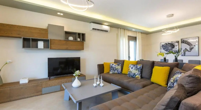 Anesis Villa, with Private Pool & BBQ, By ThinkVilla, Забронировать Отель Отели Аделианос Кампос с парковкой, рядом с Пляж Аделе, Парковка