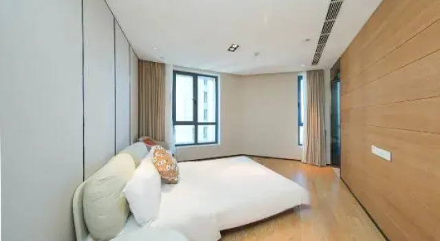 Семейный люкс с 2 комнатами Yuelan Seaview Hotel Apartment (Qingdao May Fourth Square China Railway Center)