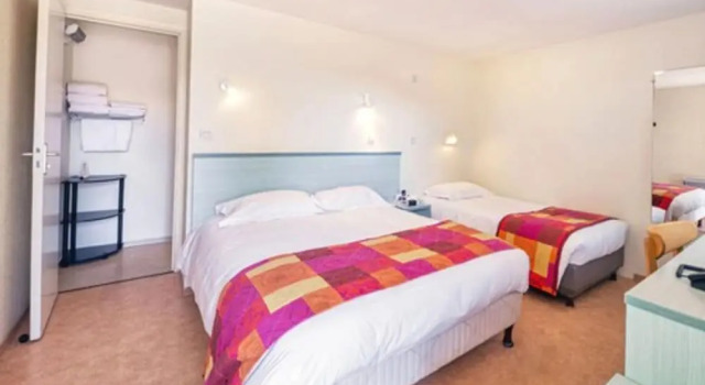 Трёхместный номер Standard Logis Hôtel Le Pan De Bois