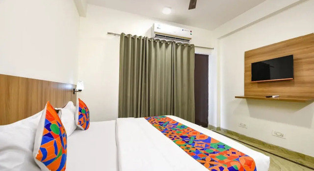 Номер Premium Fabhotel Log Inn Stay