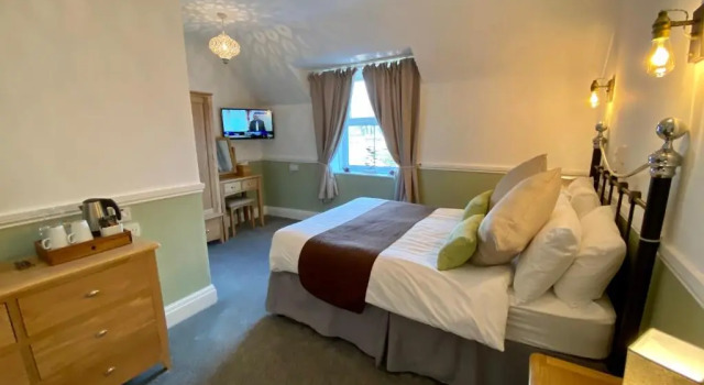 Sunny Bank Guest House, Забронировать Гостевой дом Тенби Пембрукшир