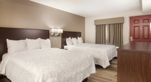 Номер Deluxe Red Roof Inn PLUS & Suites Erie