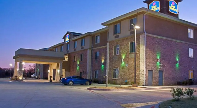 Шестиместный номер Standard Best Western Plus Bowie Inn & Suites