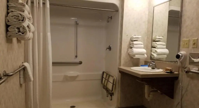 Люкс Deluxe Potawatomi Inn & Cabins