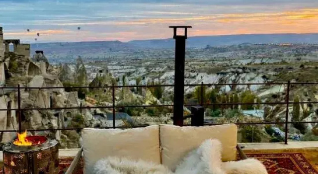 Люкс с красивым видом из окна Very Peri Cappadocia - The Lifestyle Luxury Design Hotel