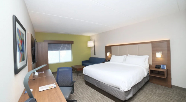 Люкс c 1 комнатой Holiday Inn Express Naperville by IHG