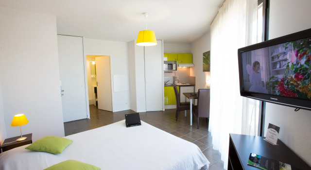 All Suites Appart Hôtel - Pau - Zénith, Забронировать Отель Отели По с парковкой, рядом с Дворец спорта в По, Парковка