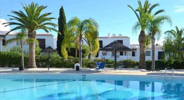 An Apartment With Sea View Within Walking Distance Of The Beach Swimming Pool And Albufeira, Rezervasyon Daire Algarve havuzlu oteller, Yüzme Havuzu