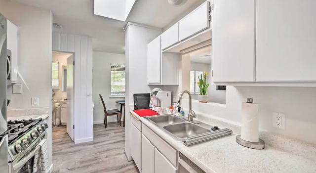 Коттедж Quaint Sedona Cottage w/ Backyard + Views!