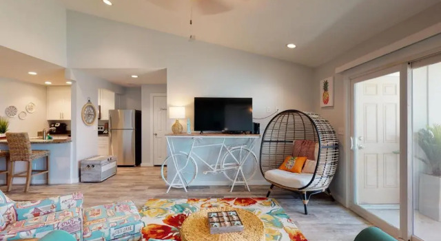 AH-F223 New 2nd Floor Condo, Close to PoolHot Tub, Near Marina & Ferry