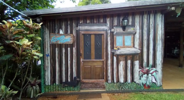 Коттедж c 1 комнатой Mena Creek Flower House