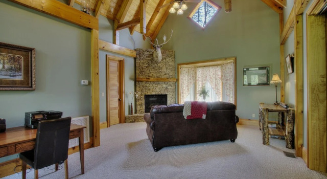 Birds Creek Mansion 650 - Six Bedroom Cabin