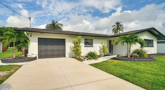 3 Mi to Yacht Club Beach: Family Escape w/ Dock!