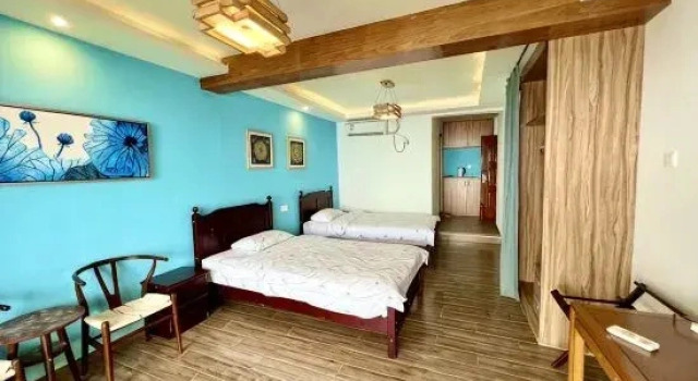 Кровать в общем номере Дуплекс с 4 комнатами с видом на море Ocean Heart Sky Villa (Hailing Island Poly Yintan Branch)