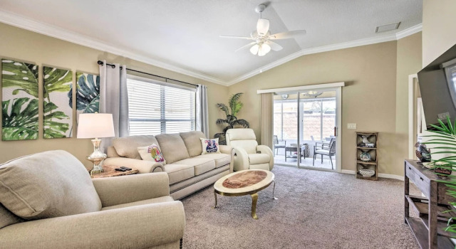 Sunny Courtyard Villa w/ Patio: Golf & Dine!