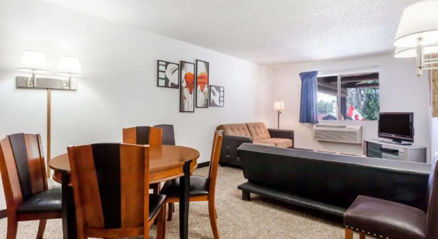 Четырёхместный люкс Days Inn Sandpoint