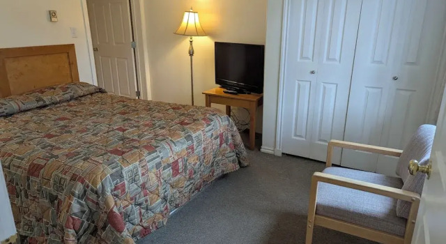 Семейный люкс с 3 комнатами Summerland Motel