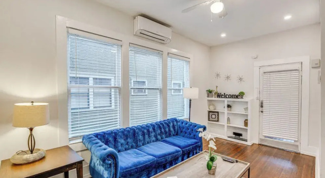 Dallas Vacation Rental w/ Private Deck!, Забронировать Отель Отели Далласа 3 звезды, рядом с Landry Center, 3*