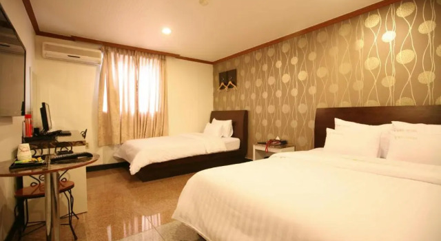 Трёхместный номер Deluxe New World Hotel Yongsan