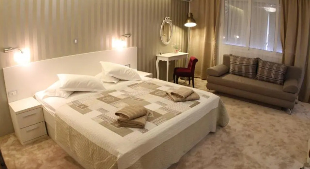 Studio Apartments Mirakul