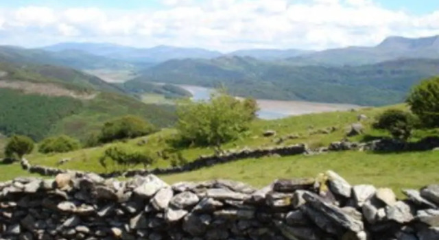 “CaderView Cottage” A Secluded Relaxing Getaway