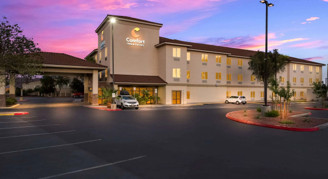 Comfort Inn & Suites Las Vegas - Nellis, Забронировать Отель Норт-Лас-Вегас Лас-Вегас
