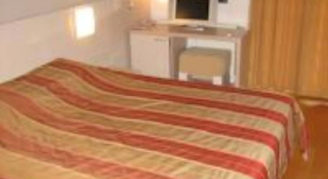 Hotel Nora, Забронировать Отель Отели Приштина с парковкой, рядом с National Library of Kosovo, Парковка