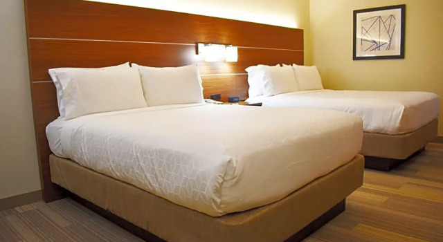 Четырёхместный люкс Holiday Inn Express & Suites Albany by IHG