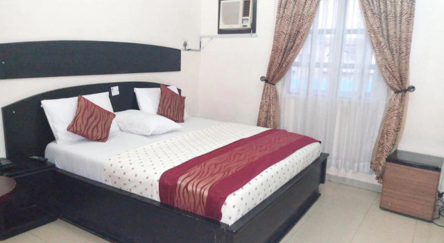 Roneks Royal Hotel & Suites, Book Hotel Ikeja 
