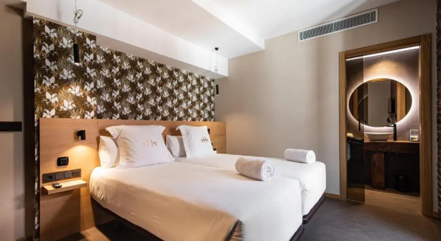 Двухместный номер с балконом Hotel Atari