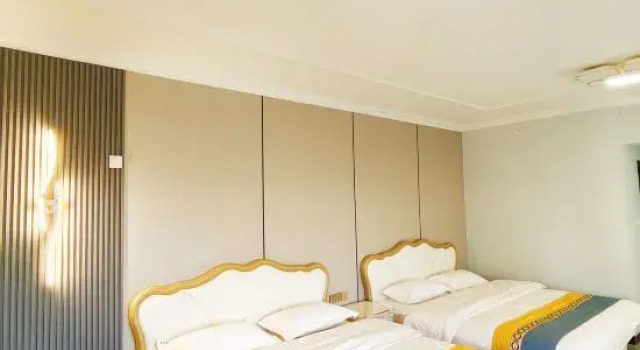 Кровать в общем номере Manzhouli Yunbian Sightseeing Hotel Apartment (Huadu Building High-rise Branch)