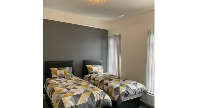 GuywoodHouse, Boek Villa High Peak Merseyside
