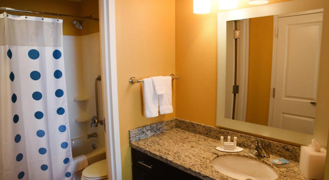 Двухместный люкс c 1 комнатой TownePlace Suites by Marriott Lawrence Downtown