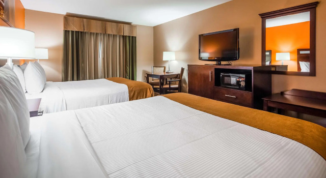 Четырёхместный номер Standard Spark By Hilton Merrillville