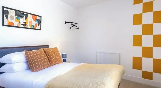 Modern Apts with Balcony in Mitcham