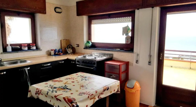 Apartment with 2 bedrooms in Brancaleone Marina with wonderful sea view and enclosed garden 200 m from the beach, Book Lejlighed Brancaleone Calabrien