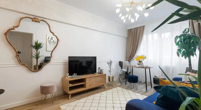 Eclectic 3 bedroom Calea Victoriei, Забронировать Отель Бухарест Muntenia, рядом с Музей коллекций произведений искусства
