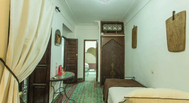 Camera Standard Riad Ecila