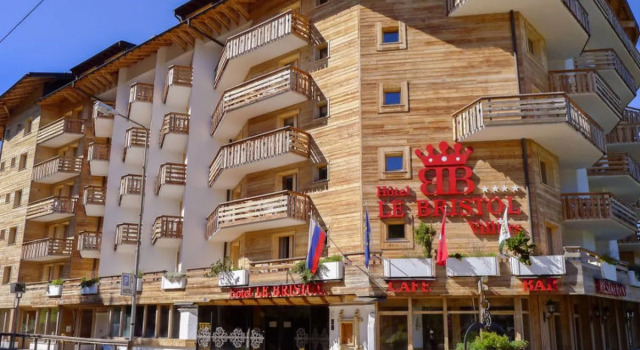 Le Bristol C36, Rezerwuj Apartament Hotele w Vaud z basenem, Basen