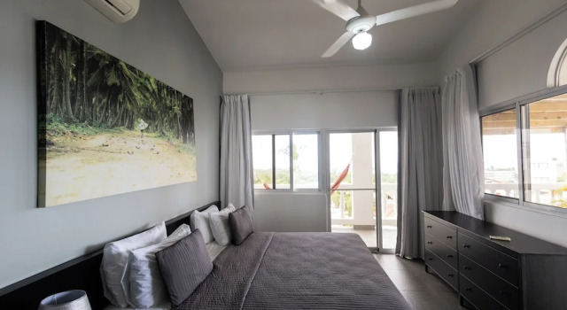 Трёхместный номер Standard Пентхаус с балконом и с видом на океан Ocean Palms Residences