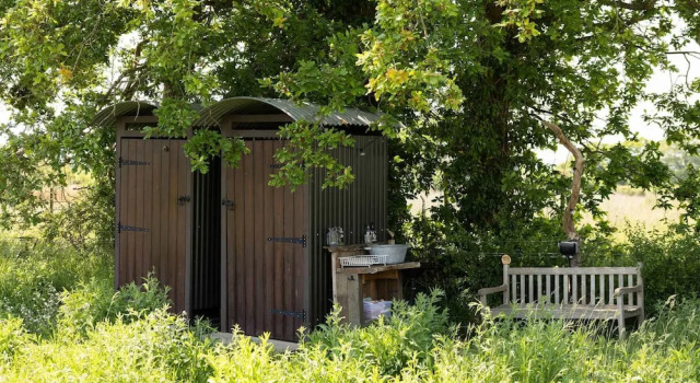 Harbour Ranch Hut - Rustic Countryside Escape, Book Hotel Hoteller i Emsworth med parkering, Parkering