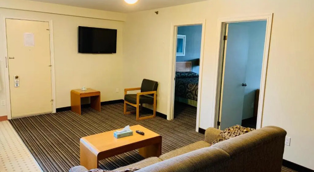 Люкс Deluxe Toronto Lakeshore Hotel