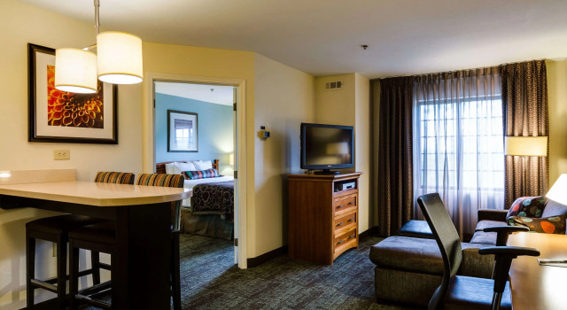 Четырёхместный люкс c 1 комнатой Sonesta ES Suites Atlanta Alpharetta Avalon