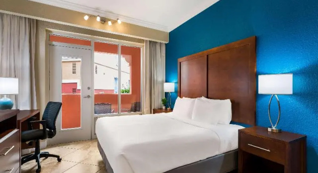 Люкс SureStay Plus Hotel by Best Western The Villages